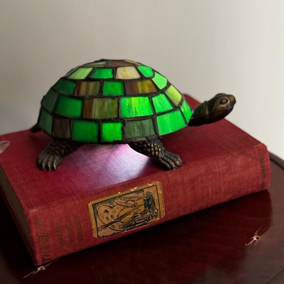 Vintage “Tiffany Style” Green Stained Glass And Bronze Turtle Table Lamp - Picture 3 of 15